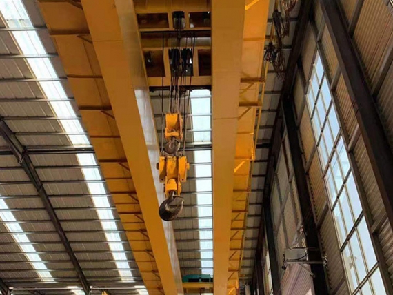 空间单梁桥式起重机